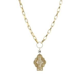 Elegant Gold Chain Necklace with Intricate Pendant